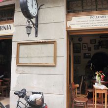 有名なカフェバーも並ぶ