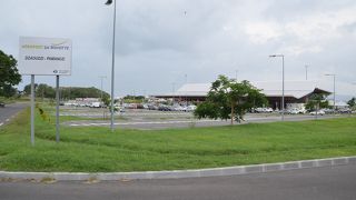 小さいけれど綺麗で機能的な空港です