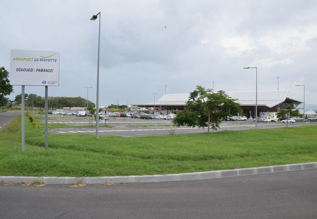 小さいけれど綺麗で機能的な空港です