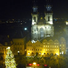 塔からクリスマスマーケットのライトアップは最高