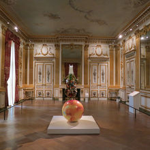 18世紀フランスの装飾で飾られたサロン・ドレ