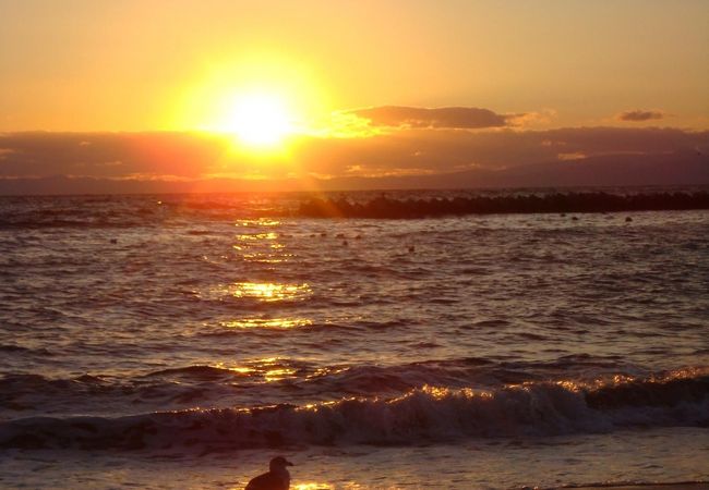 駅から200ｍ、前浜の夕日