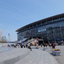 釜山駅前です。
