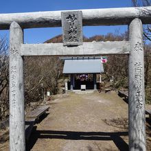 妙見岳頂上直下の妙見神社