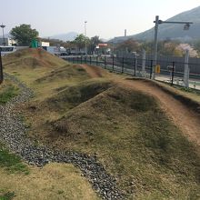 歩いてロングドライブの疲れを癒そう