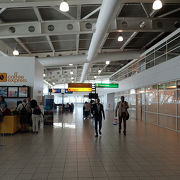 この国際空港には各航空会社のプレミアラウンジは無く、プライオリテー・パスのみが使えるエグゼクティブ・ラウンジがあります。