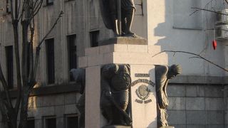 ライスヴェス通り沿いにあります