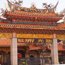 電光掲示板に驚かされた門