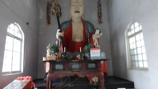 白塗りの地蔵尊