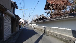 9つの寺院が並ぶ通りが圧巻