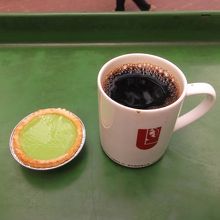 パンダンタルトとコーヒー。こちらも美味しかったよ。