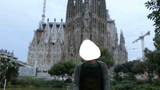 この広場からのサグラダファミリア教会のアングルはベストですね。