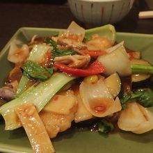 ホタテと季節野菜の辛み炒め