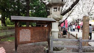 上田城跡公園の中にある小さな神社です。