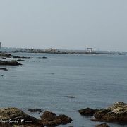 海に浮かぶ鳥居の神社