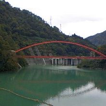 水の色が綺麗です。