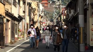 ものすごい人出