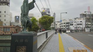 新町川にかかる橋の一つです。