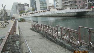 新町川にかかる橋の一つです。