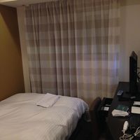 一般的なシングルのお部屋ベッド広め