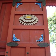 コウモリは幸せを呼ぶらしいです。青いのがコウモリ