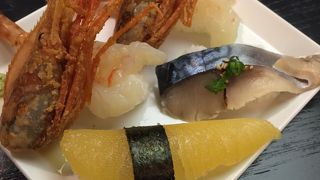 オープン仕立てのおしゃれなお店