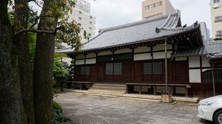 尾張藩の家老、成瀬正成の菩提を弔うため創建