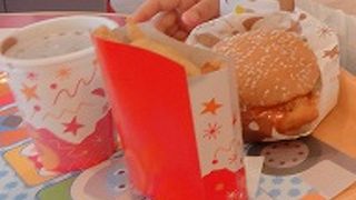 明るい雰囲気のハンバーガーショップ