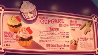 乗り物とリンクするカップケーキが買える