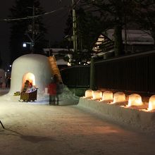 武家屋敷通りとかまくら。