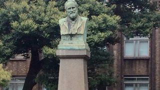 コンドルの像の近く