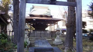 歯痛に悩む人の祠