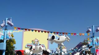 スヌーピーが上空を飛ぶ