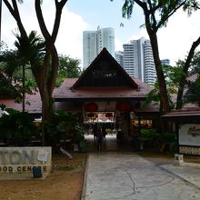 駐車場側からの入口