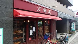 ハード系のパンが美味しいです♪