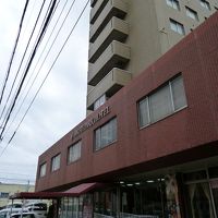 雑居ビルみたいな外観ですがホテルです