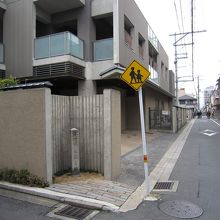 通り過ぎてしまいそうな一角。