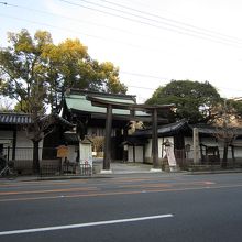 今出川通りから。