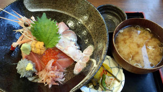 沼津漁港で海鮮丼