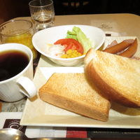 CAFE de CRIE での朝食
