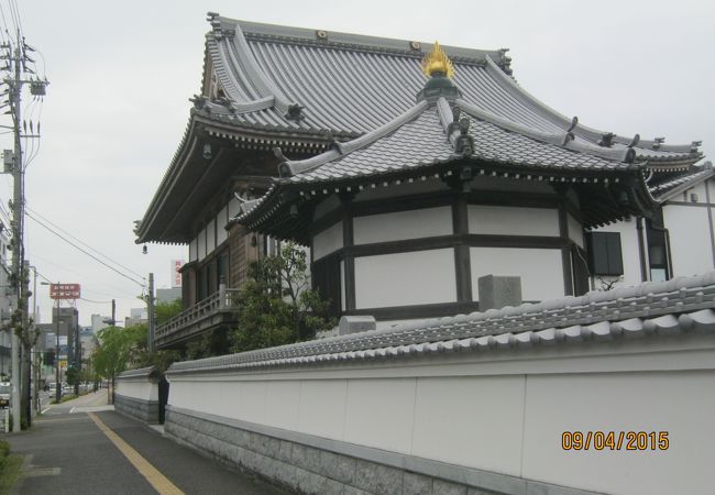 東洲斎写楽の墓があります。