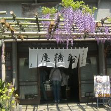 外観全体は江戸の名残をかんじます。