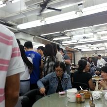 点心が出来たと共に、人が群がってる！！