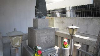 近松門左衛門の墓