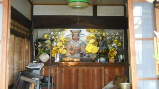 閻魔さまの座像あり