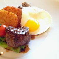 朝からステーキも