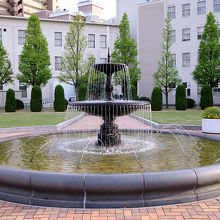 公園内にある噴水です。