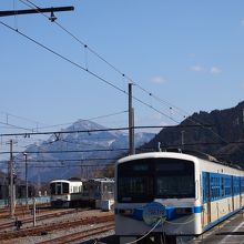 遮るものがナイので、電車と山のコラボも撮影できます