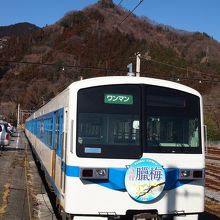 急行電車に乗るには、急行券200円が必要です