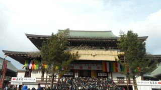 大きすぎる本堂